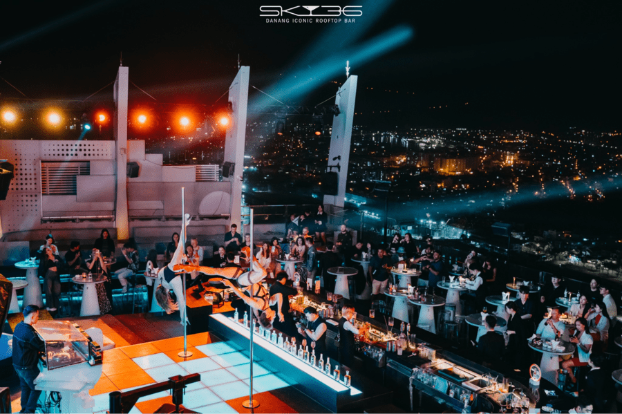 Bao nhiêu tuổi được đi bar