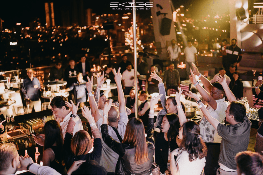 Bao nhiêu tuổi được đi bar