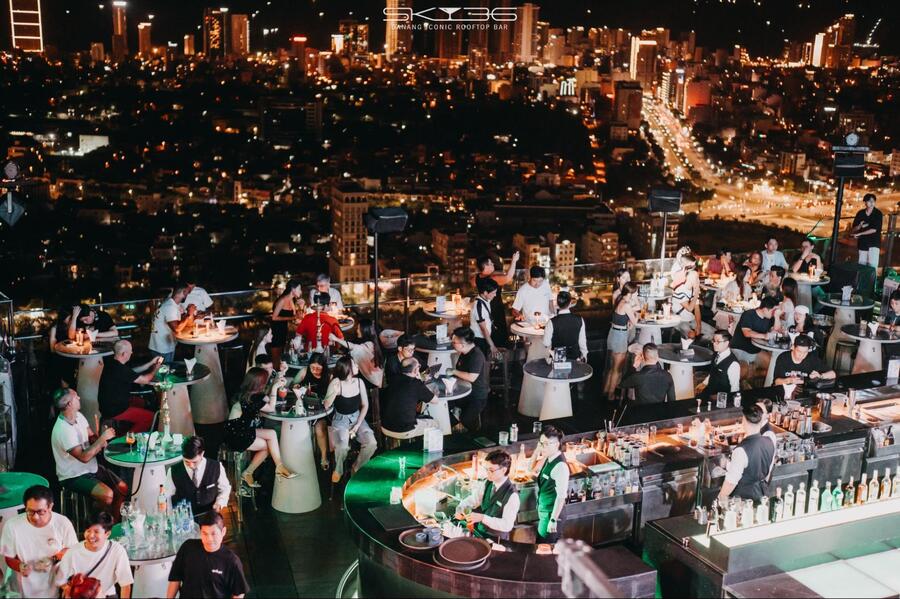 sky bar danang